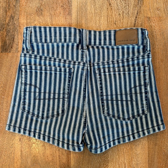 AMERICAN EAGLE • STRIPED HI-RISE SHORTIE • Size 00 Summer Shorts - Picture 2 of 11